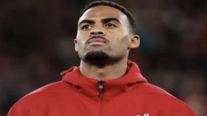 ليفربول يعاني دفاعيًا أمام آيندهوفن ويواجه أزمة استقبال الأهداف بسهولة